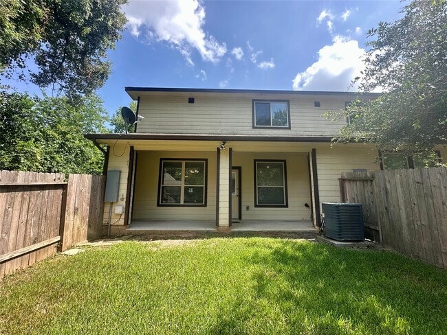 Building Photo - 15518 Marina Dr
