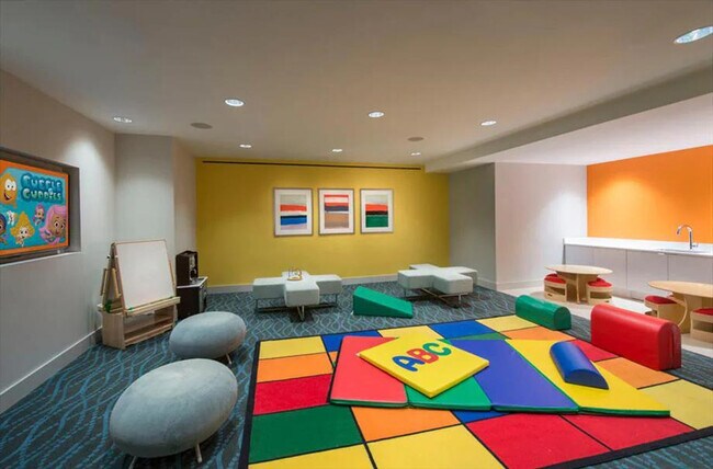 Building Photo - 399 E 34th St