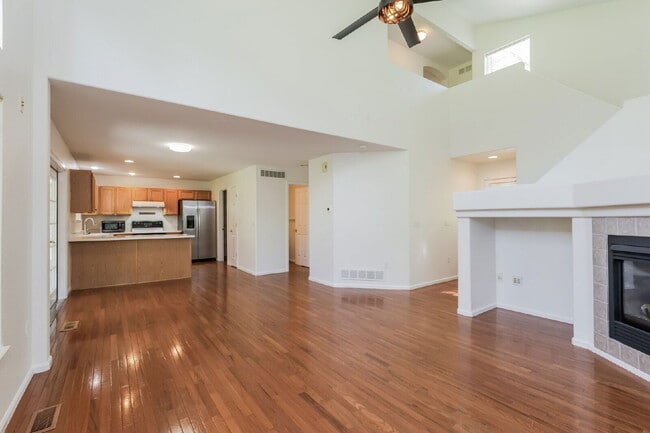 Building Photo - 4240 E Brookwood Pl