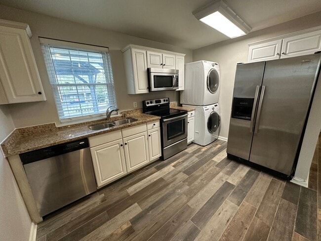 Building Photo - Charming 2 Bed 1 Bath Apartment Near Music Row