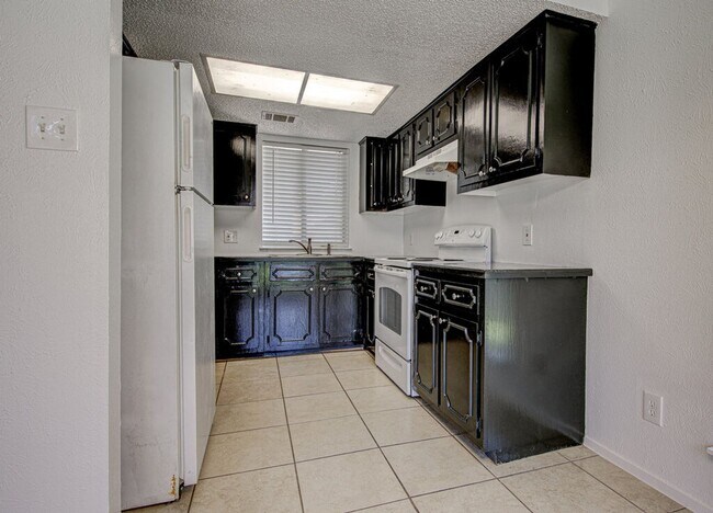 Building Photo - 1200 Westcott Dr