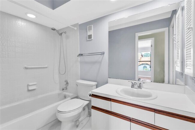 Building Photo - 2640 Enterprise Rd E