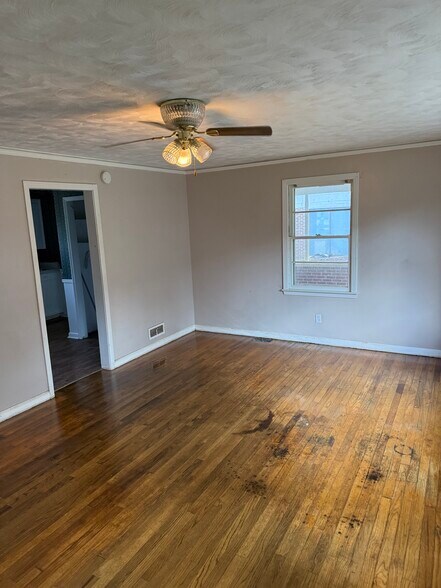 Building Photo - 738 Greenhill Rd