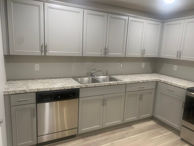 Kitchen - 2727 N 5th Street Hwy
