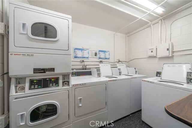 Building Photo - 6542 Ocean Crest Dr