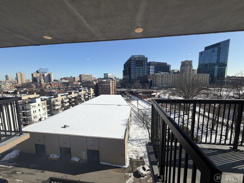 Building Photo - 80 Monmouth St