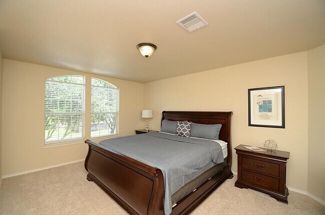 Building Photo - 5002 Hearth Hollow Ln