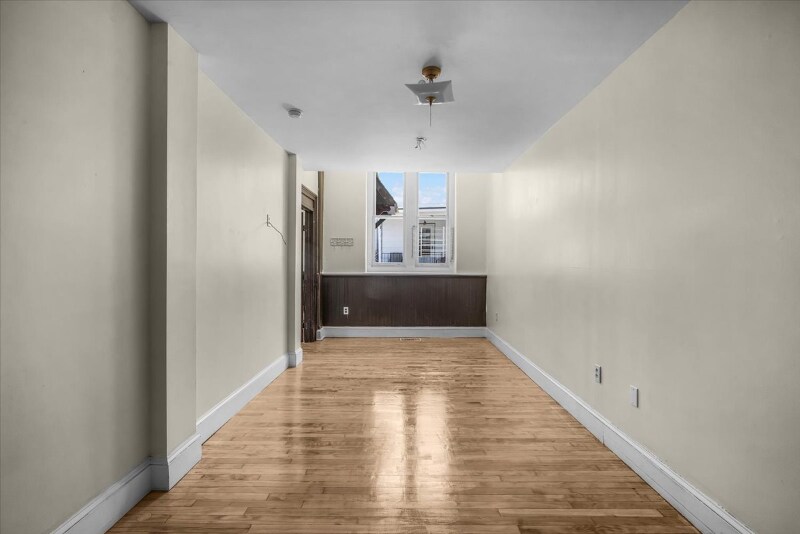 Building Photo - 151 Salaignac St