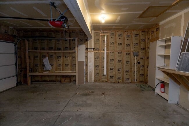 Building Photo - Home backing to foothills