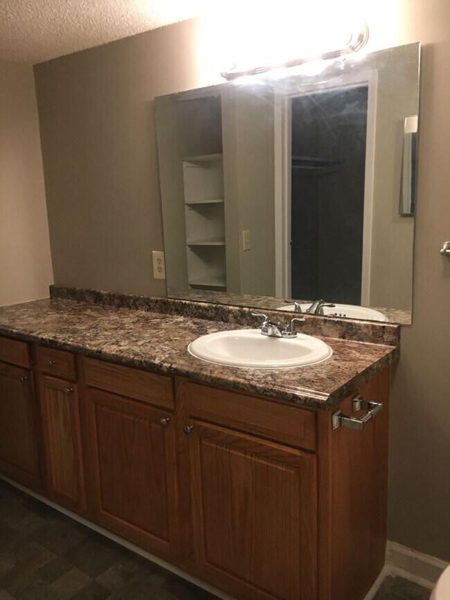 Building Photo - bg1008