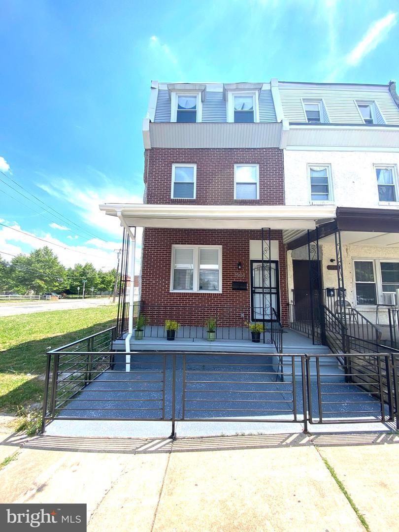 Front View - 3904 Aspen St