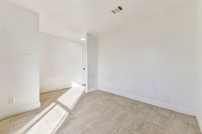 Building Photo - 11411 Murr Way