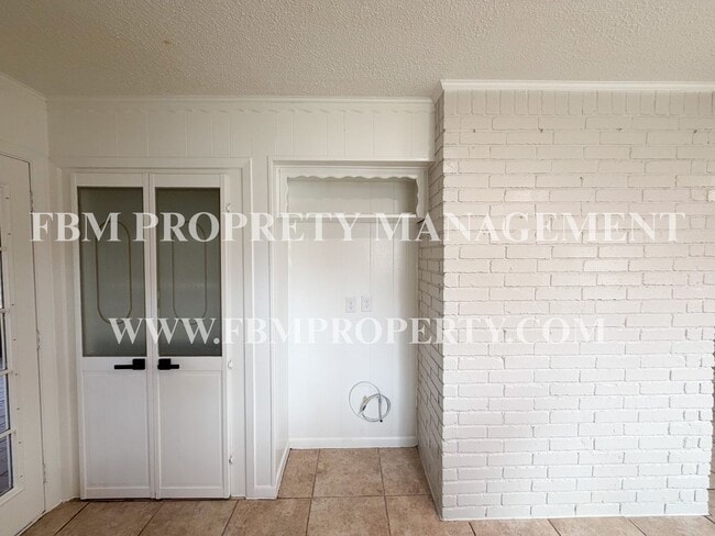 Building Photo - 509 Lake Park Ave