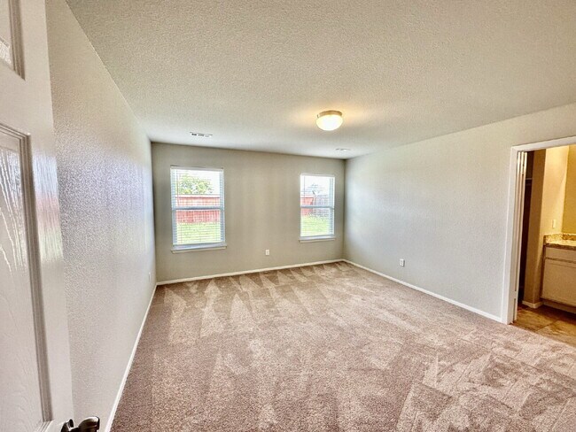 Building Photo - 1600 Scotland Dr