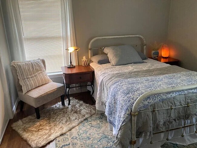 Building Photo - 211 Davidson Dr