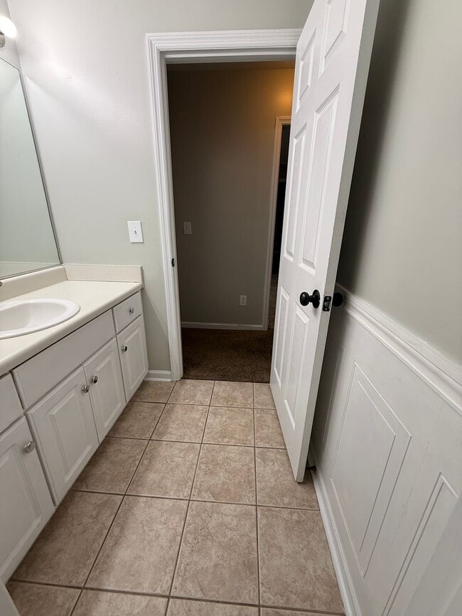 Building Photo - HOME FOR LEASE 4 BR 2 BATH RANCHSTYLE  SPLIT FLOOR PLAN AND OPEN  LARGE  FENCED BACKYARD  CONVENI...