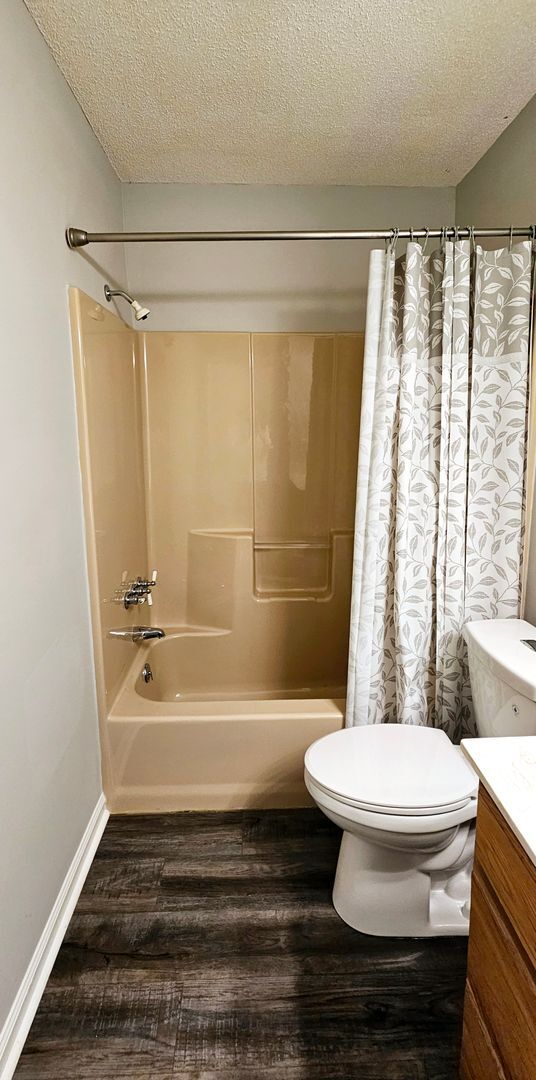 Building Photo - Spacious 2-Bed, 2-Bath Home with Modern Co...
