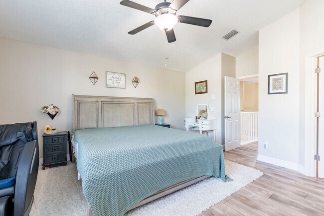 Building Photo - STUNNING 4-BED, 3-BATH HOME WITH SOLAR PANELS IN TAMPA, FL!