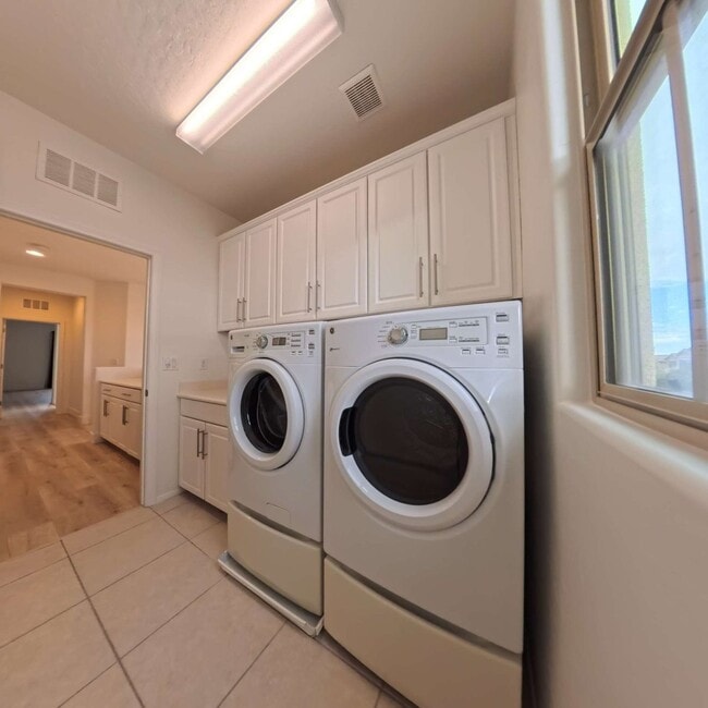 Building Photo - Exceptional Dual Master Residence with Modern Upgrades