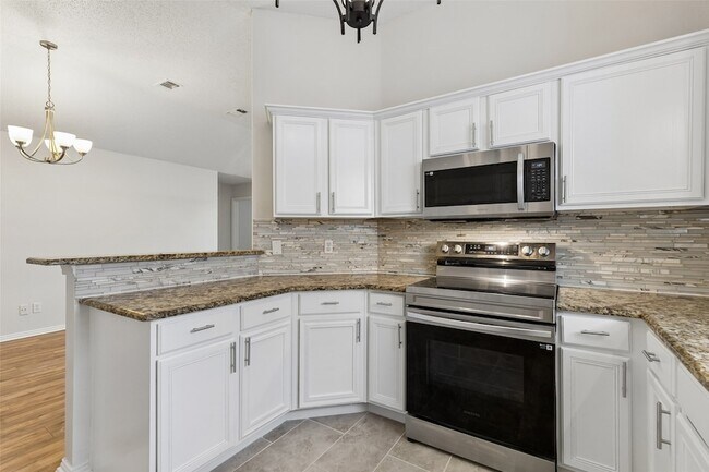 Building Photo - 2345 Park Vista Dr