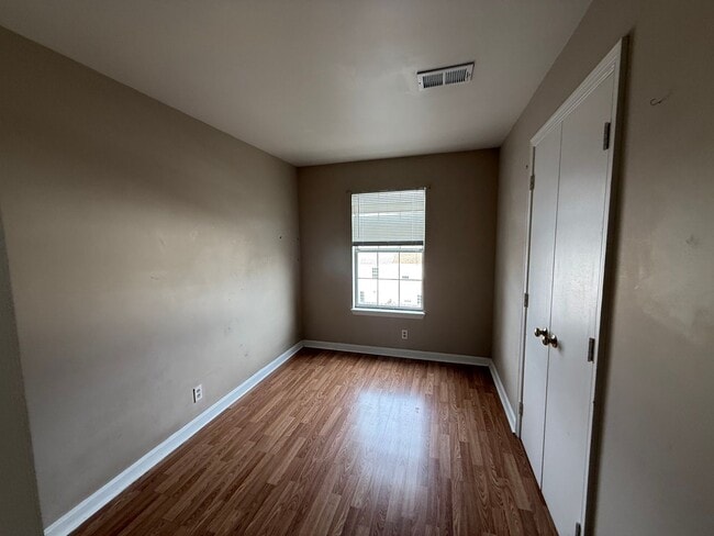 Building Photo - 102 Piccadilly Ln