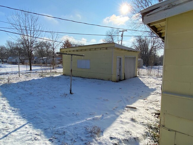 Building Photo - Charming 1-Bed Home with Garage