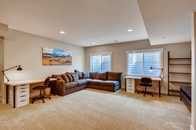 Building Photo - Spacious 5 BDR Family Home in Niwot