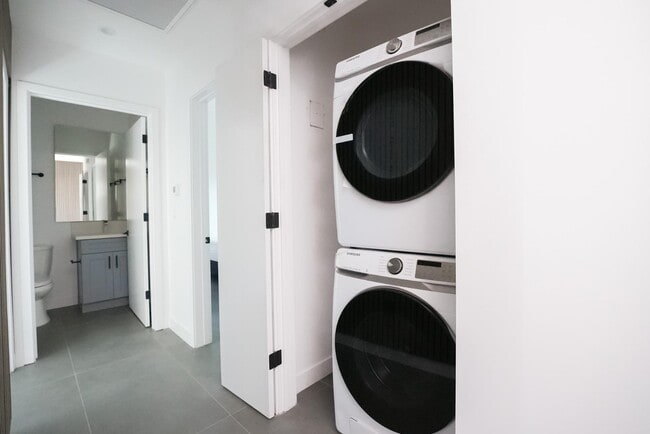 Building Photo - Fair Ave