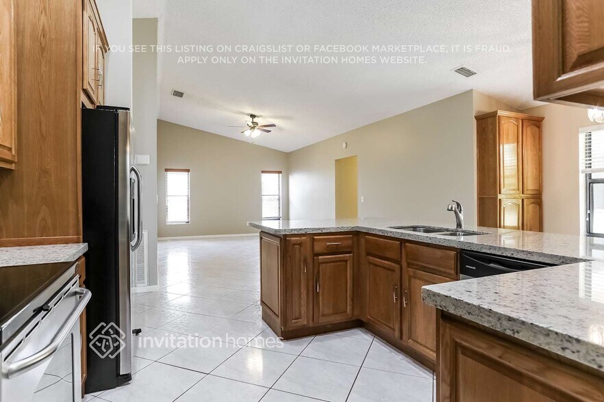 Building Photo - 1511 Primrose Ln