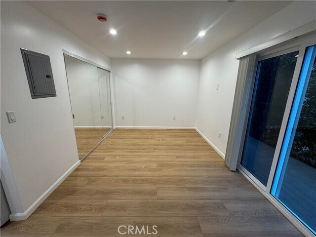 Building Photo - 653 W Glenoaks Blvd