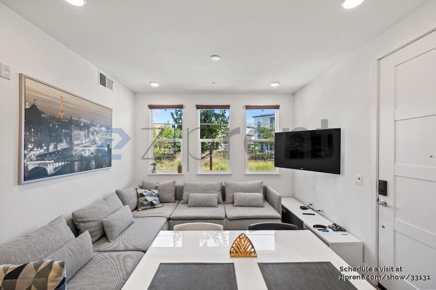 Building Photo - 369 Arc Ct