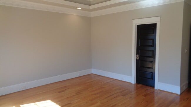Building Photo - Spacious~Charming~Dilworth! 3800 SF 4 Beds 3.5 Baths