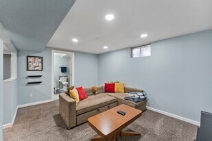 Building Photo - 2628 Green Ridge Dr