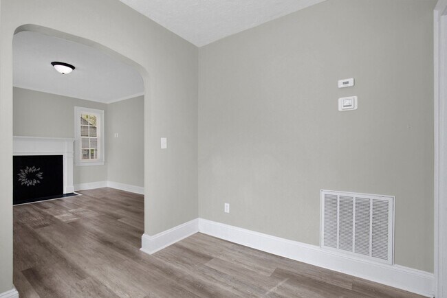 Building Photo - 216 Hawthrone