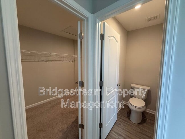 Building Photo - 766 Hunters Run Dr