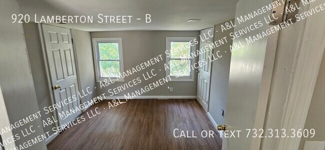 Building Photo - 920 Lamberton St