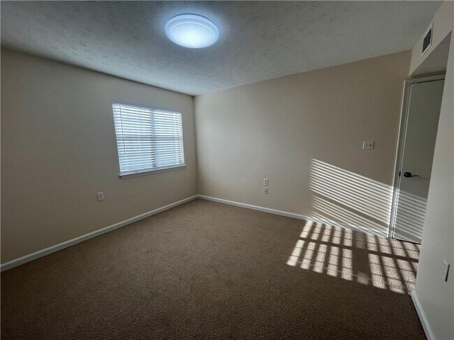 Building Photo - 475 Mount Vernon Hwy NE