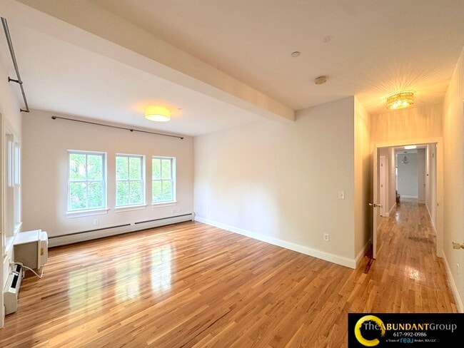 Building Photo - 275-277 River St