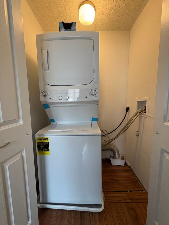 Building Photo - Fully Furnished 2-Bed, 2-Bath Condo – Short-Term Lease | Creve Coeur, MO