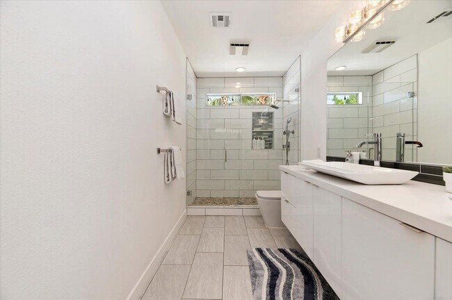 Building Photo - 53245 Avenida Martinez