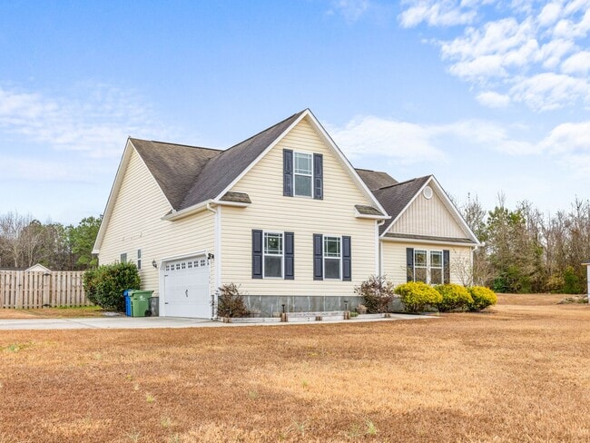 Building Photo - Beautiful Home Close to MCAS New River Air Station