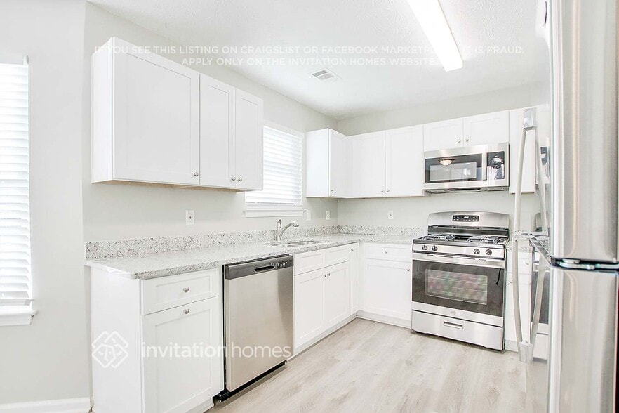 Building Photo - 4558 Carriage Park Dr