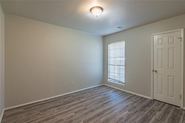 Building Photo - 5514 Vickita Dr