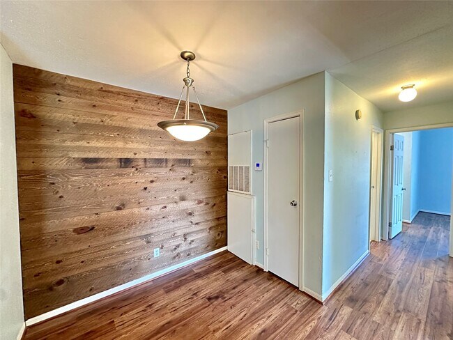 Building Photo - 3506 Cove View Blvd