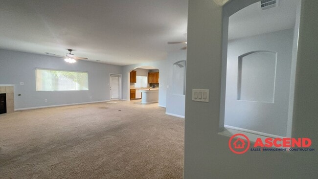Building Photo - *MOVE IN SEPCIAL!*