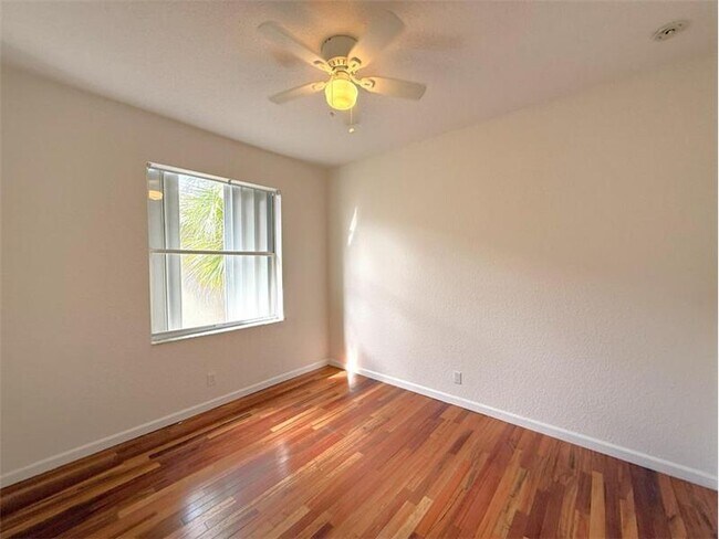 Building Photo - 1171 W Magnolia Cir
