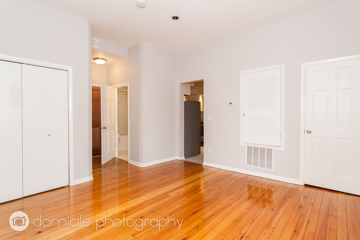 Building Photo - 2204 N Clybourn Ave