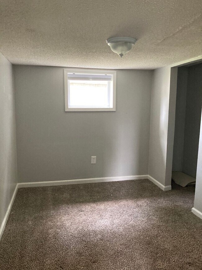 Building Photo - Rental Amount REDUCED!