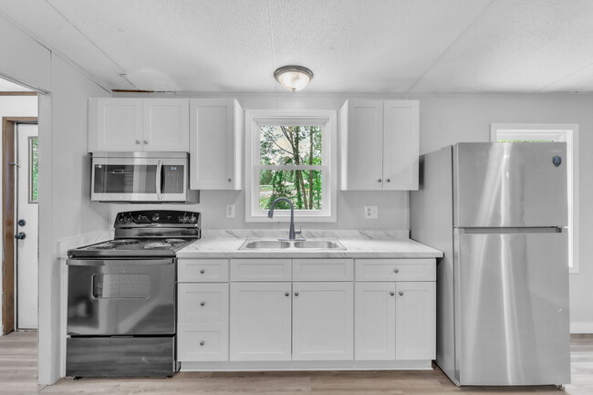 Building Photo - 92 Dryden Ave