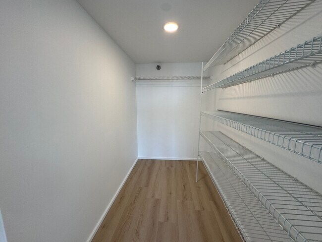 Building Photo - 127 Greyrock Pl